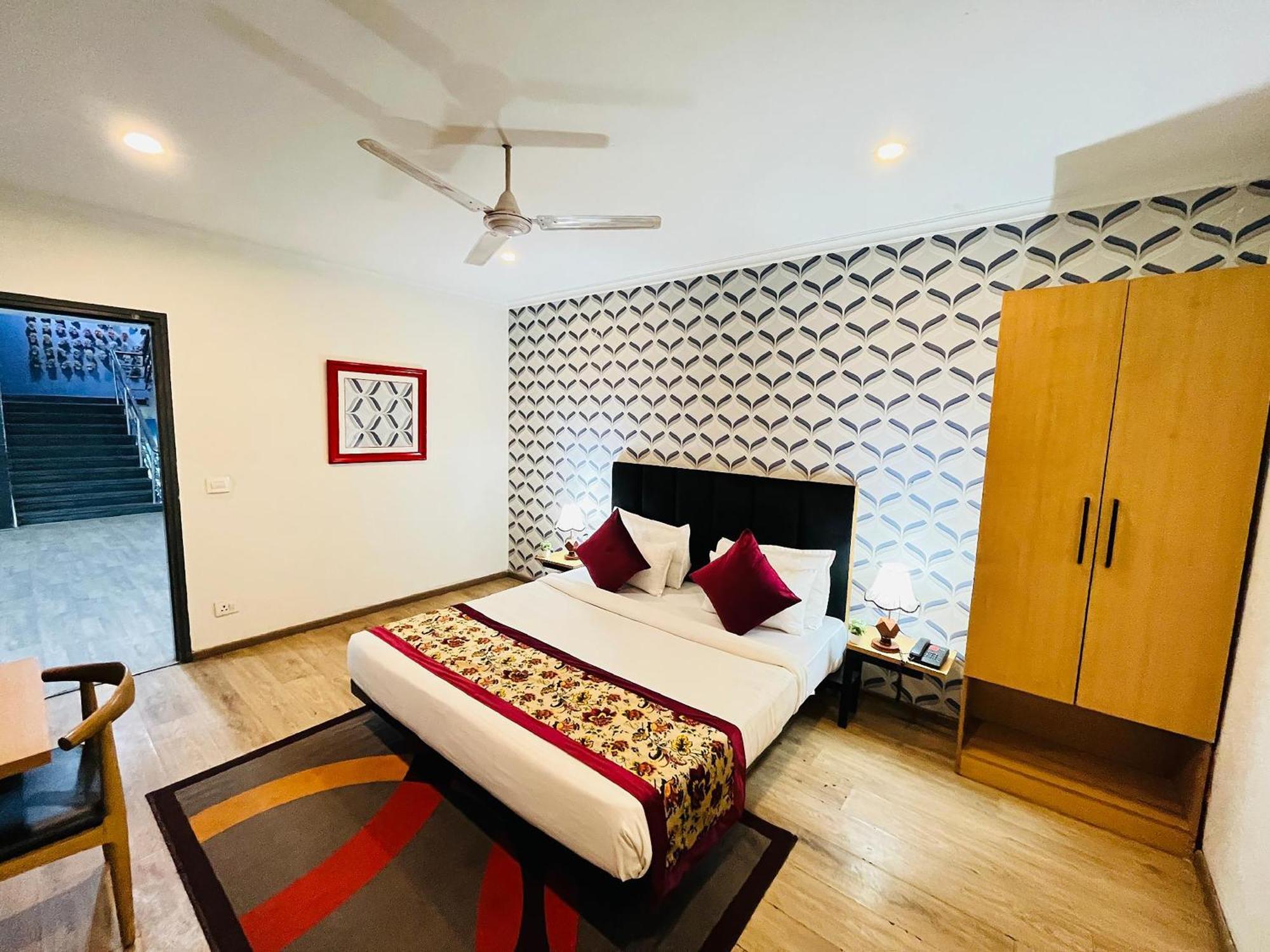 Qotel Hotel Chhatarpur - Oppsite Tivoli Garden Ню Делхи Екстериор снимка