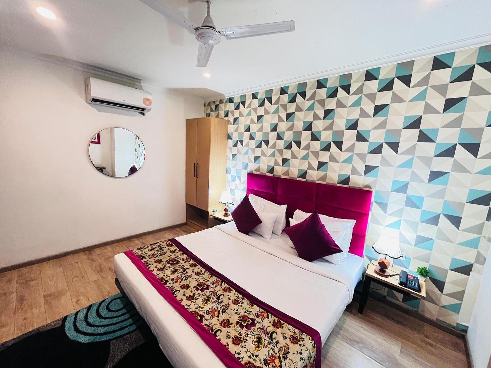 Qotel Hotel Chhatarpur - Oppsite Tivoli Garden Ню Делхи Екстериор снимка