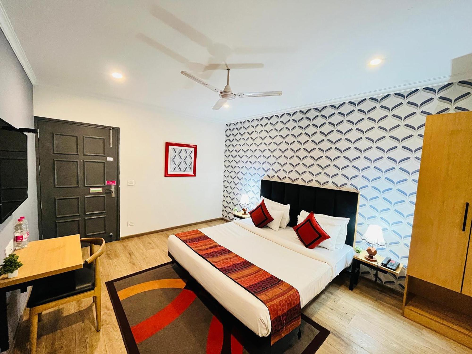 Qotel Hotel Chhatarpur - Oppsite Tivoli Garden Ню Делхи Екстериор снимка