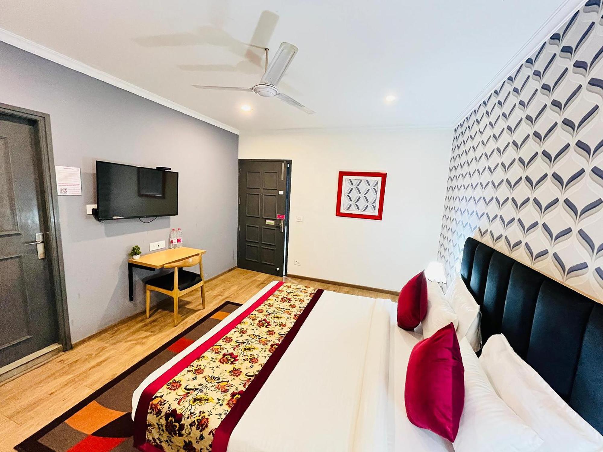 Qotel Hotel Chhatarpur - Oppsite Tivoli Garden Ню Делхи Екстериор снимка